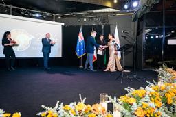 معرفی خانم سونیا قانع ، یکی از برترین های شب جایزه رادیو نشاط استرالیا