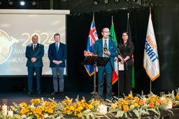 معرفی دکتر حمید حسینی ، یکی از برترین های شب جایزه رادیو نشاط استرالیا