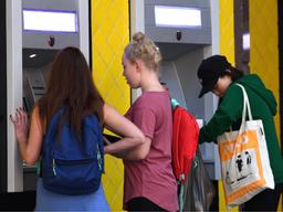 کسر دو یا چندبار پول از حساب مشتریان کامن‌ولث بانک استرالیا!