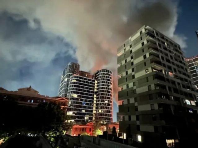 آتش‌سوزی شدید در ملبورن و تخلیه بیش از 100 نفر از ساکنان اطراف محل حادثه