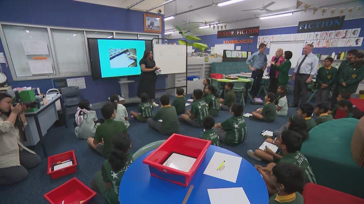 والدین دانش‌آموزان ویکتوریایی، 400 دلار کمک هزینه دریافت می‌کنند