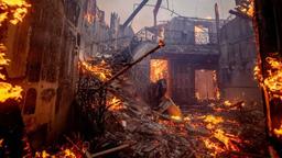 آتش‌سوزی مهارنشدنی بر دروازه‌های لس آنجلس؛ دستکم پنج نفر کشته و صدها ساختمان ویران شدند