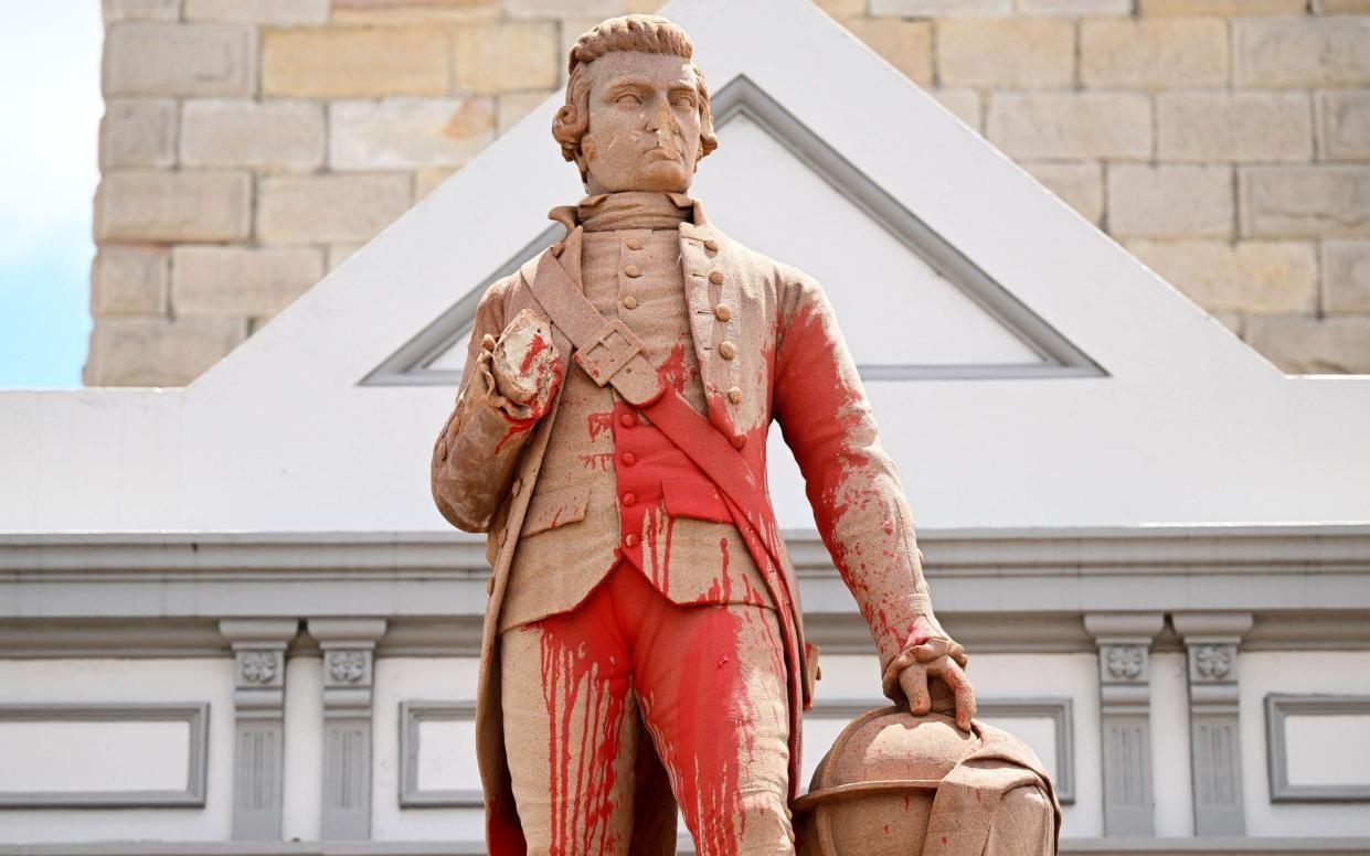 تخریب مجسمه کاپیتان کوک در سیدنی پیش از روز ملی استرالیا