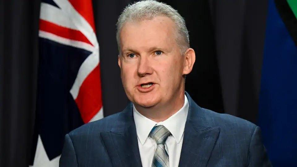 سه عضو پرونده NZYQ به نائورو دیپورت می‌شوند