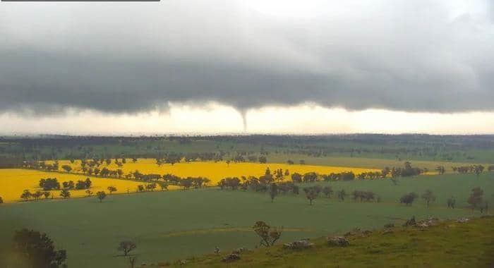 طوفان‌های سهمگین سواحل شرقی استرالیا را درنوردید، وقوع دو گردباد در ایالت نیوساوت‌ولز 