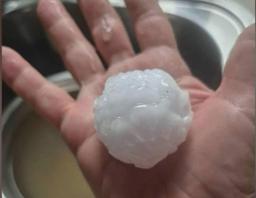 بارش تگرگ‌های بسیار درشت جنوب غربی ایالت کوئینزلند را در نوردید