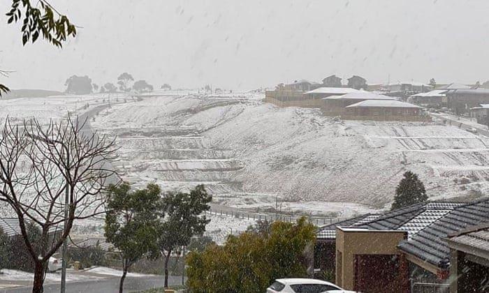 سرمای غیرمنتظره بهاری؛ برف ارتفاعات استرالیا را سفیدپوش کرد!