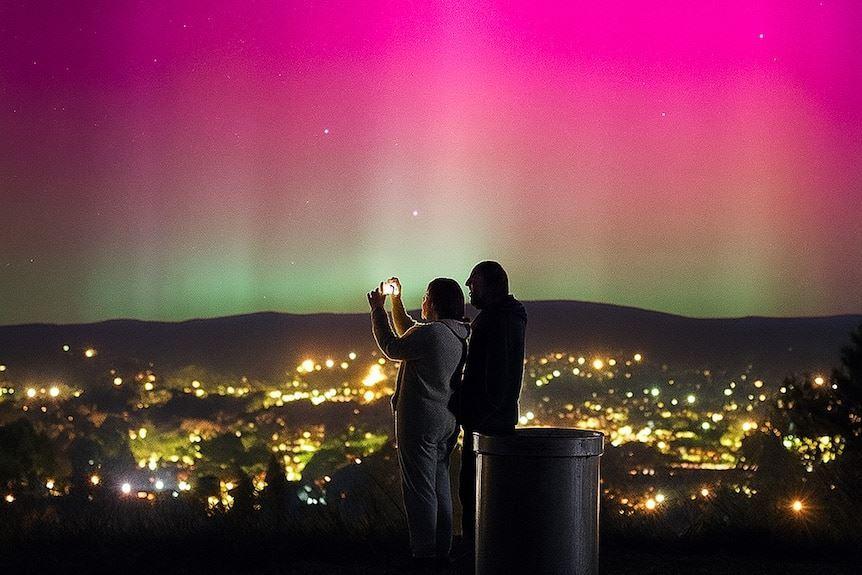 نمایش زیبا و خیره‌ کننده شفق قطبی جنوبی در آسمان استرالیا