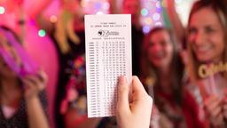 زوج ایرانی‌تبار خوش شانس ساکن پرت، 15 میلیون دلار در قرعه‌کشی برنده شدند