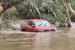 خطای مسیریابی گوگل مپس؛ پدر و دختر ویکتوریایی را در سیلاب گرفتار کرد