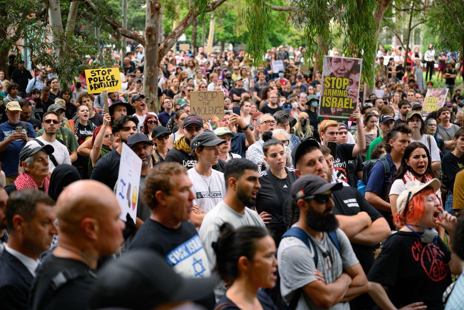 تجمع اعتراضی در سیدنی علیه خشونت پلیس؛ معترضان خواستار استعفای نخست‌وزیر ایالتی شدند