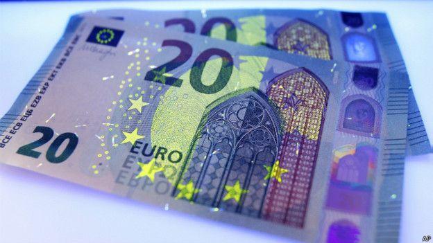 پول نقد از صحنه خارج می‌شود