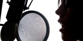 چرا برخی شنیدن صدای خود را دوست ندارند؟