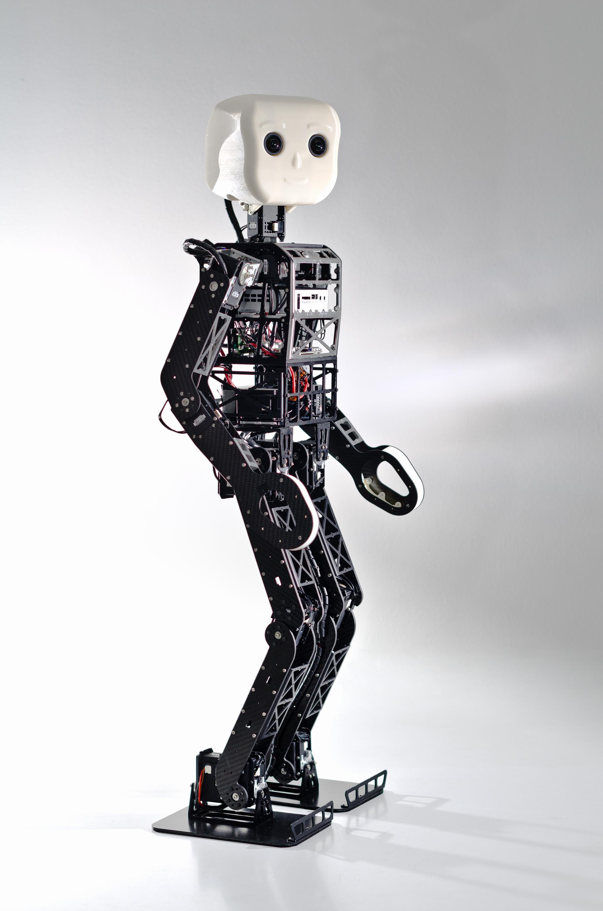 این روبات با مغز انسان کار می کند