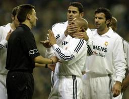 مسابقه ستارگان سابق فوتبال جهان و ایران شش شهریور در تهران