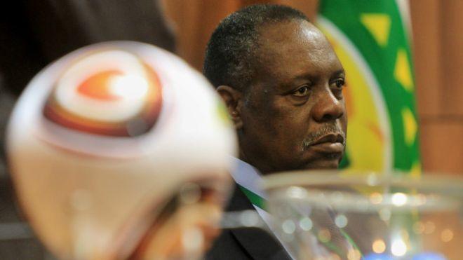 عیسی حیاتو، رئیس موقت فیفا کیست؟/کمیته انضباطی فیفا بلاتر و پلاتینی را ۹۰ روز تعلیق کرد