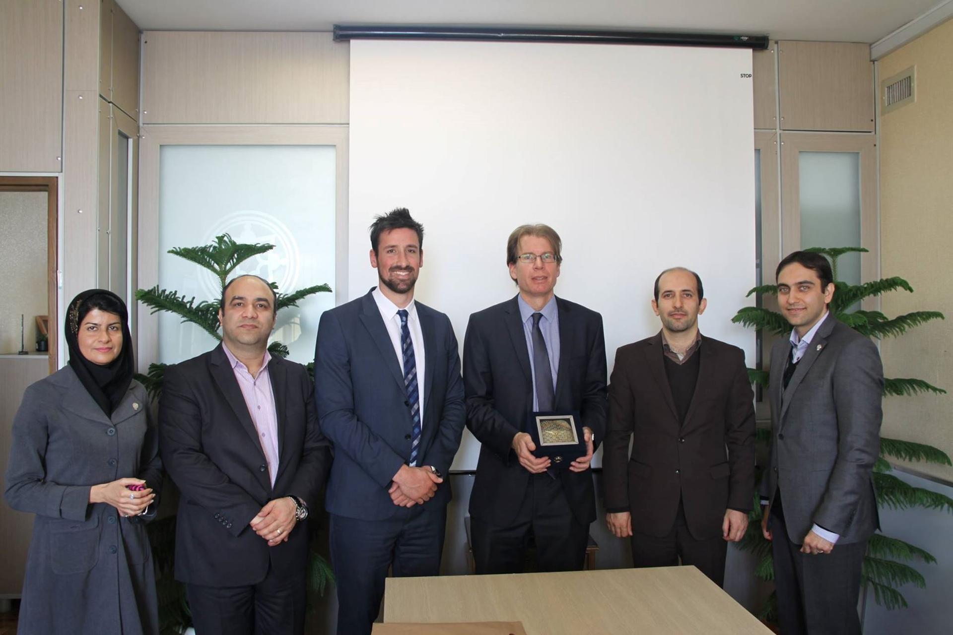 بازدید تیم اقتصادی سفارت استرالیا از بازار بورس تهران