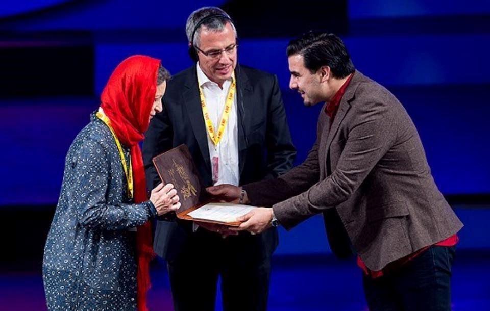 "استرالیا" من از ایران برای شما 2 جایزه و یک سیمرغ طلایی آوردم