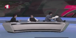 کتکاری در برنامه شبکه یک افغانستان درباره گفتگوهای صلح