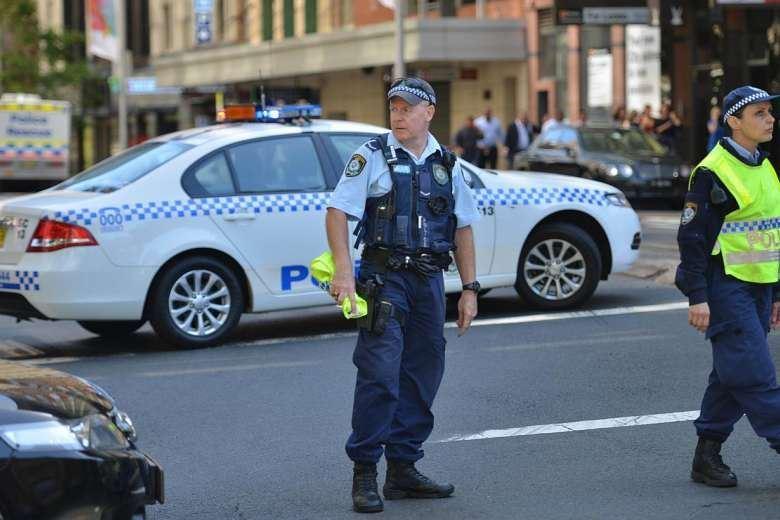جوان 22 ساله معتقد به داعش با چاقو به شهروند و پلیس استرالیا حمله کرد