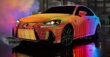 اولین خودرو با بدنه ساخته شده از هزاران LED رنگی