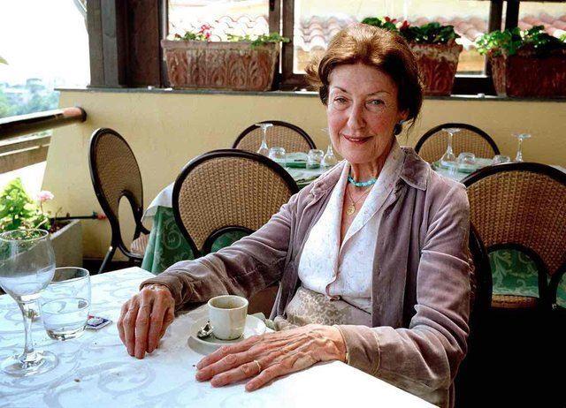 شرلی هَزِرد ، داستان‌نویس استرالیایی در سن ۸۵ سالگی در نیویورک درگذشت