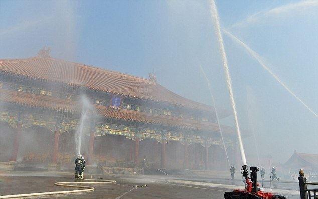  کشورهای پیشرفته از چه نوع تجهیزاتی برای مهار آتش  استفاده می کنند؟