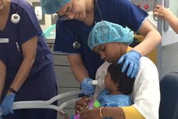 عمل جراحی نادر و موفقیت‌ آمیز پزشکان استرالیا بر روی پای سوم یک کودک