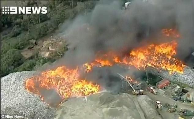  کارخانه بازیافت در ملبورن استرالیا آتش گرفت 