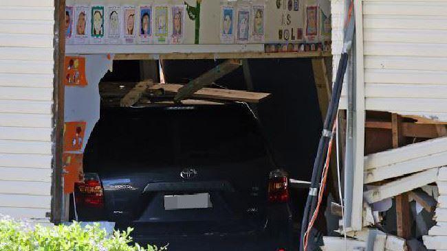  بر اثر برخورد یک خودرو به کلاس درس در سیدنی استرالیا دو کودک جان خود را از دست دادند