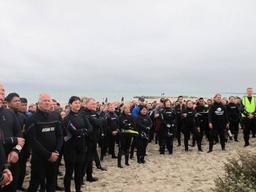 رکورد زنجیره انسانی غواصان در جهان  توسط غواصان ملبورن شکسته شد