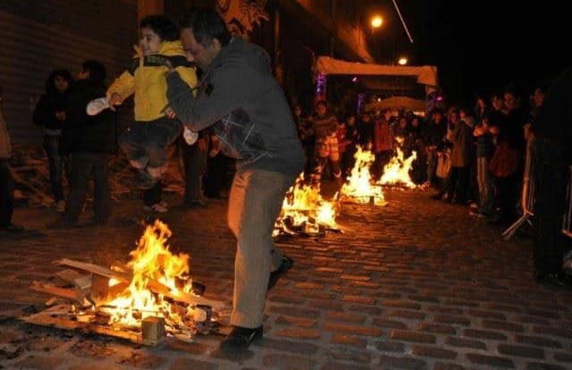 نگاهی به تاریخچه"چهارشنبه‌سوری" و چگونگی برگزاری آن در کشور های ایران و افغانستان