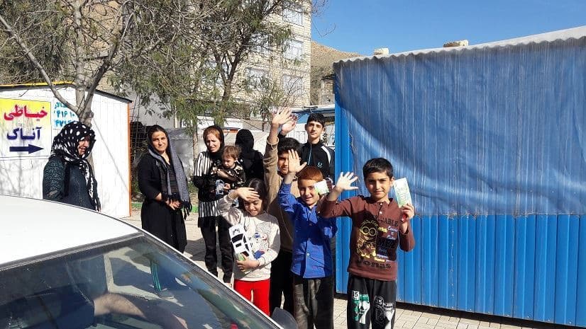 گزارش تصویری از حضور "سمیه نجفی" خبرنگار رادیو نشاط استرالیا (حوزه ایران) در زمان تحویل سال نو1397 در کنار مردم خونگرم زلزله زده سرپل ذهاب