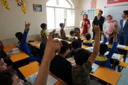 بازدید سفیر استرالیا از یکی از مدارس "کنشگران توسعۀ پارس" در ایران