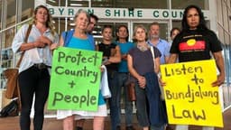 خشم اهالی Byron Bay استرالیا از تصمیم  حفظ ساحل برهنگان