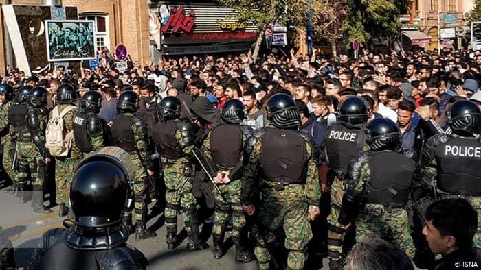 معترضین در ایران به کدام گناه کشته شده‌اند؟