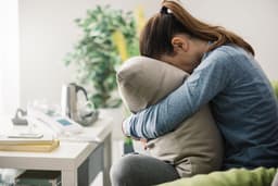 چگونه با استرس ناشی از وقوع فاجعه یا شنیدن خبرهای ناگوار روبرو شویم