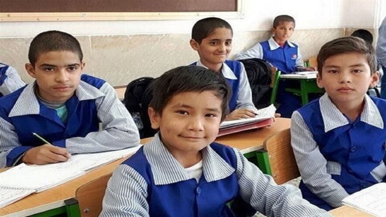 اهدای هزار تبلت از سوی مجامع بین‌المللی به دانش آموزان اتباع مقیم ایران