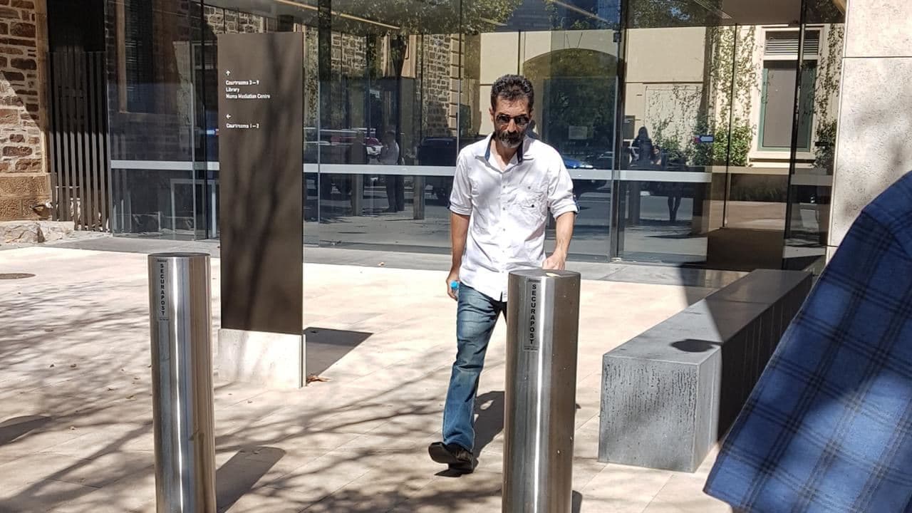 کندن تونل برای فرار از کمپ توسط پناهجوی ایرانی
