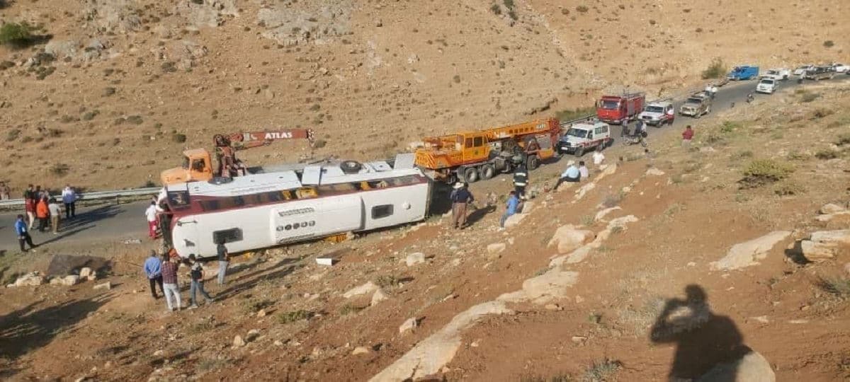 فوت دوخبرنگار ایرانی در پی سقوط اتوبوس به دره