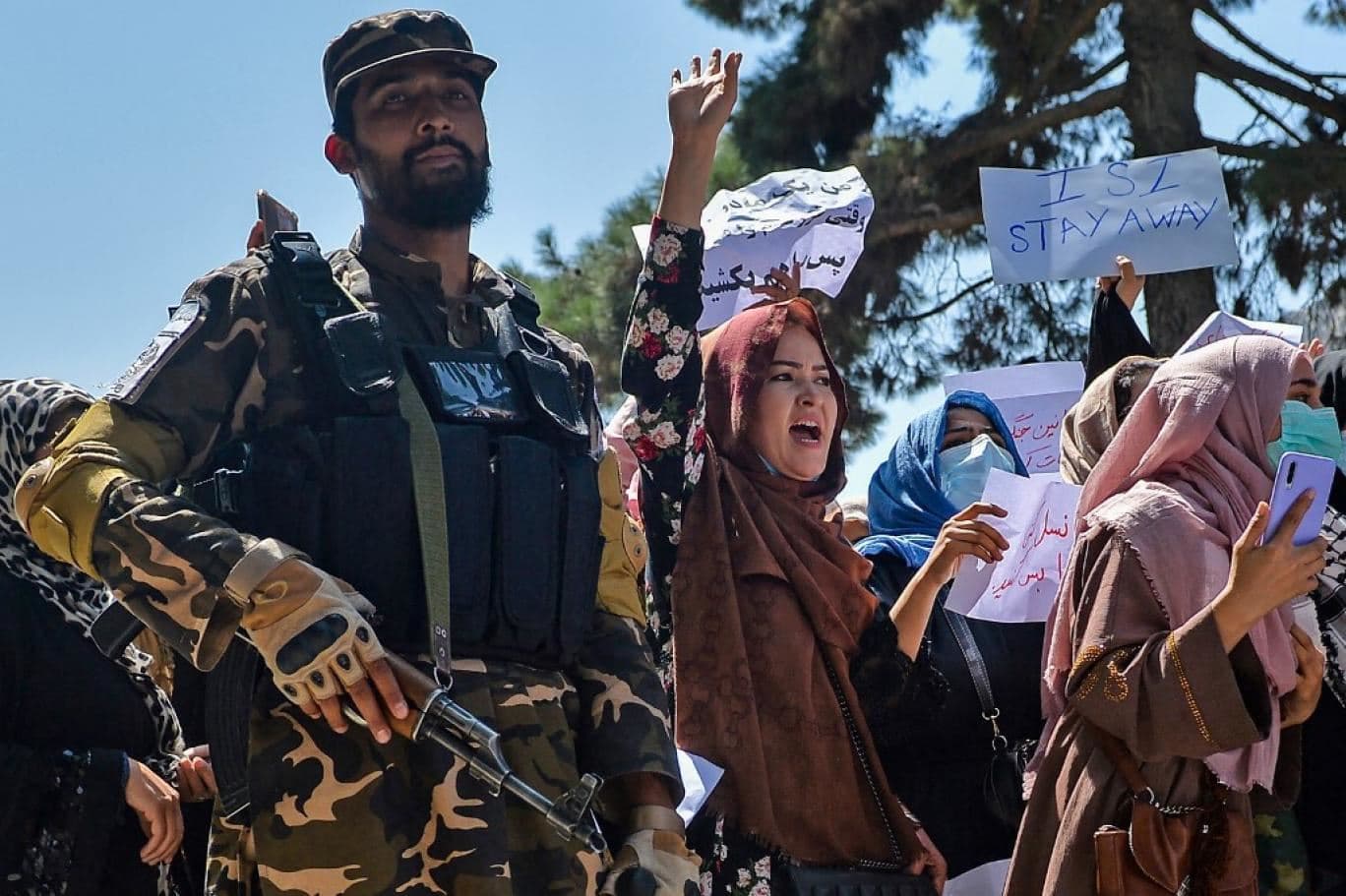 ورود زنان و دختران افغانستان به دانشگاه ممنوع شد