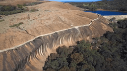 گردشگری استرالیا/ویو راک Wave Rock یا "صخره مواج "  در استرالیای غربی