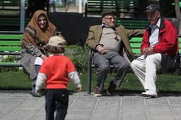 تشویق بازنشستگان به فرزندآوری در ایران
