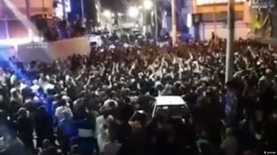 اعتراضات مردمی در آبادان در پی حادثه متروپل و بی‌توجهی مسئولان