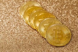 کاهش ۱۵۰ میلیارد دلاری بازار رمزارزها با سقوط بیت‌کوین