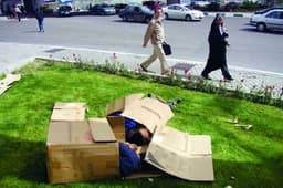 پدیده‌ای خطرناک در ایران به نام خانواده کارتن‌خواب