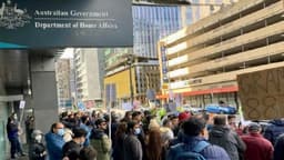 اعتراض به، در اولویت قراردادن صدور ویزاهای موقت از سوی دولت استرالیا