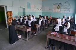 دستور طالبان برای بازگشایی درهای پنج مدرسه برای دختران افغان