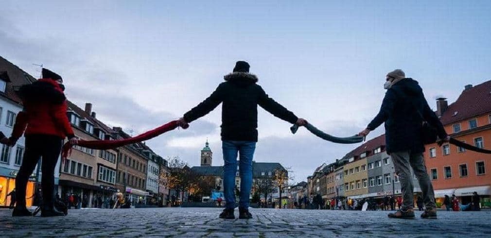 تشکیل زنجیره‌های انسانی از استرالیا تا آمریکای شمالی