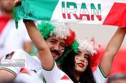 درگیری هواداران موافق و مخالف تیم ملی فوتبال ایران پیش از بازی با ولز